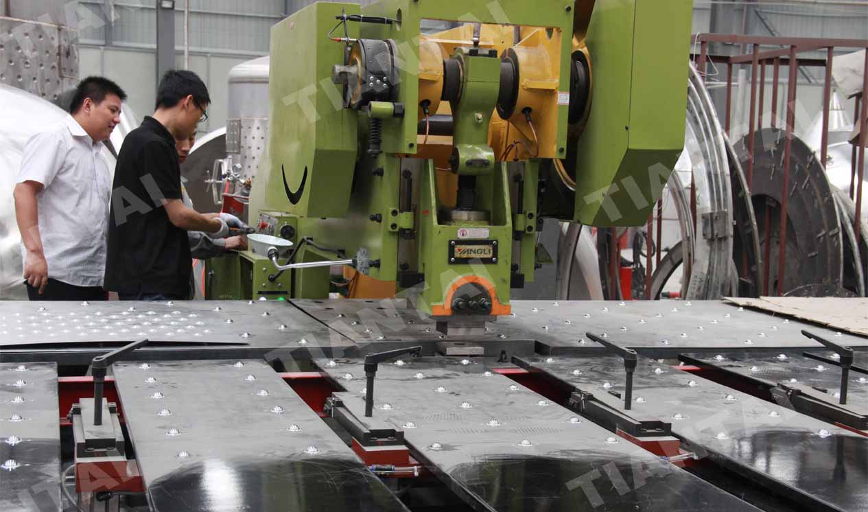 <b>New equipment was introduced to our factory for making dimple plate</b>